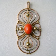 A gold, silver and coral pendant by Reggers, Amsterdam, ca 1938.